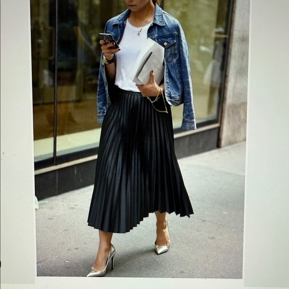 ELIE TAHARI pleated faux leather skirt Black Pleated Skirt